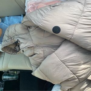 Puffy winter water/wind resistant women's coat